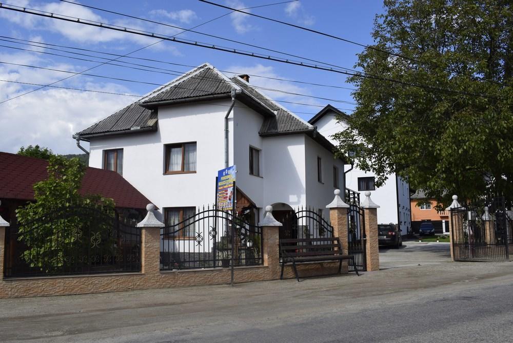 Pensiunea Vasilica Ceterasu Onceşti Exteriör bild