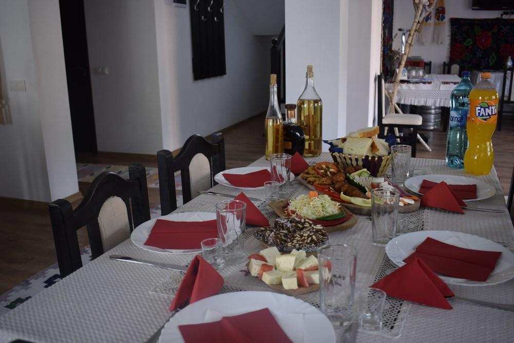 Pensiunea Vasilica Ceterasu Onceşti Exteriör bild